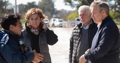 Cascallares recorrió la obra de pavimentación de una calle troncal que conecta a Glew, Ministro Rivadavia y Longchamps